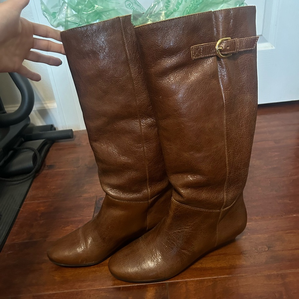 Boots - Picture 2 of 5